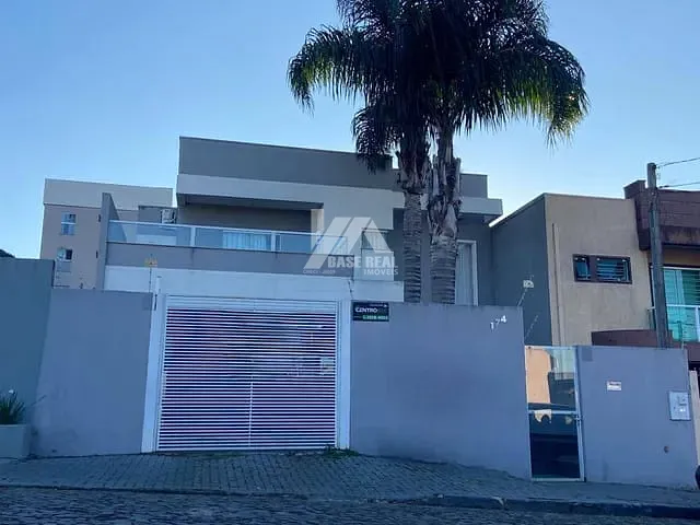 Sobrado 3 quartos e 3 banheiros, à venda, no bairro Uvaranas em Ponta Grossa