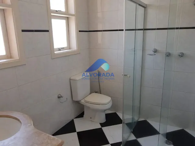 Sobrado com 700m² 4 quartos e 2 banheiros, à venda, no bairro Maria Áurea em Pindamonhangaba
