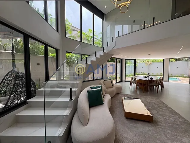 Sobrado com 387m² 3 quartos e 4 banheiros, à venda, no bairro Jardins Madri em Goiânia