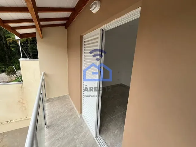 Sobrado 2 quartos e 2 banheiros, à venda, no bairro Capricórnio II em Caraguatatuba