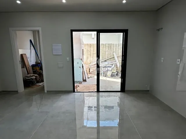 Sobrado com 125m² 3 quartos e 3 banheiros, à venda ou para alugar, no bairro Boqueirão em Guarapuava
