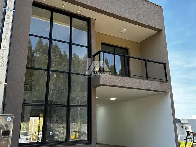 Sobrado com 125m² 3 quartos e 3 banheiros, à venda ou para alugar, no bairro Boqueirão em Guarapuava