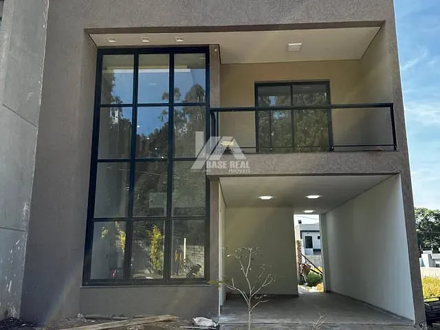Sobrado com 125m² 3 quartos e 3 banheiros, à venda ou para alugar, no bairro Boqueirão em Guarapuava