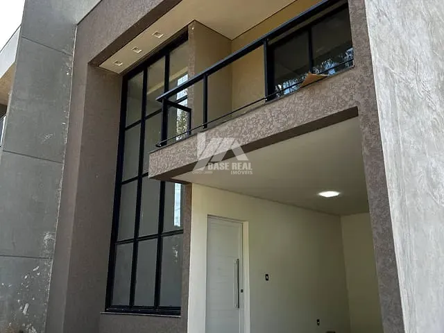 Sobrado com 125m² 3 quartos e 3 banheiros, à venda ou para alugar, no bairro Boqueirão em Guarapuava