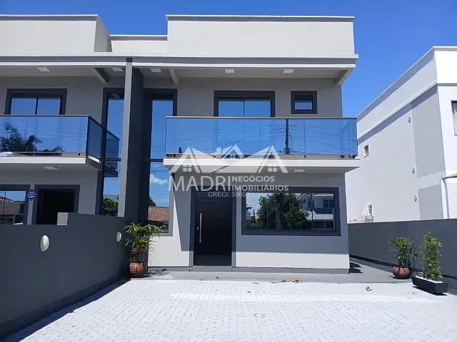 Sobrado com 116m² 3 quartos e 2 banheiros, à venda, no bairro Praia do Sonho em Palhoça