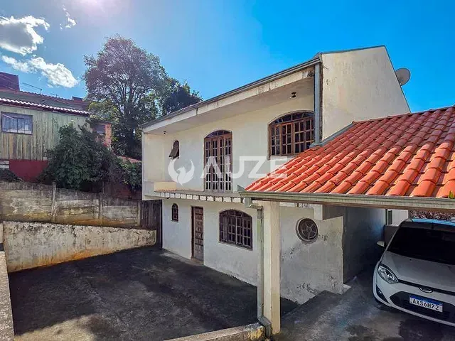 Sobrado com 110m² 3 quartos e 2 banheiros, à venda, no bairro Santa Cândida em Curitiba