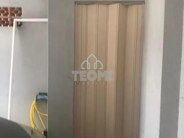 Sobrado com 125m² 3 quartos e 2 banheiros, à venda, no bairro Parque Senhor do Bonfim em Taubaté