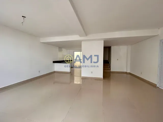 Sobrado 3 quartos e 3 banheiros, à venda, no bairro Jardim Imperial em Aparecida de Goiânia