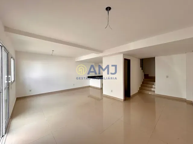 Sobrado 3 quartos e 3 banheiros, à venda, no bairro Jardim Imperial em Aparecida de Goiânia