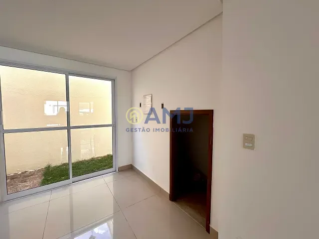 Sobrado 3 quartos e 3 banheiros, à venda, no bairro Jardim Imperial em Aparecida de Goiânia