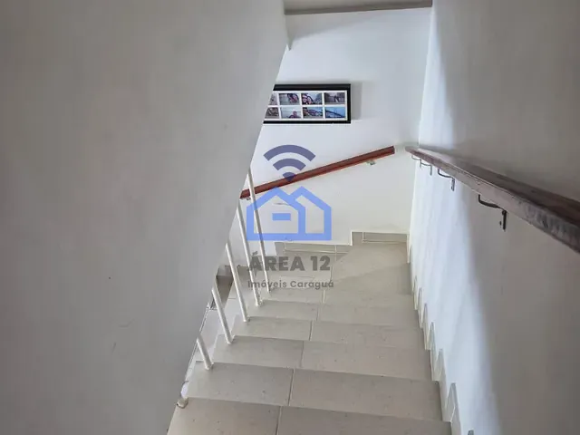 Sobrado 2 quartos e 2 banheiros, à venda, no bairro Martim de Sá em Caraguatatuba