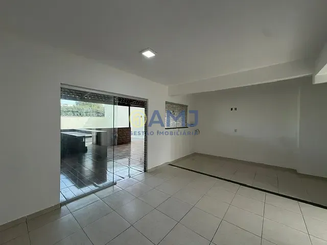Sobrado com 150m² 3 quartos e 2 banheiros, à venda, no bairro Jardim Belo Horizonte em Aparecida de Goiânia