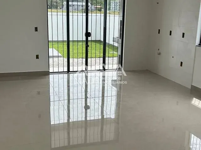 Sobrado 3 quartos e 1 banheiro, à venda, no bairro Sertão do Maruim em São José