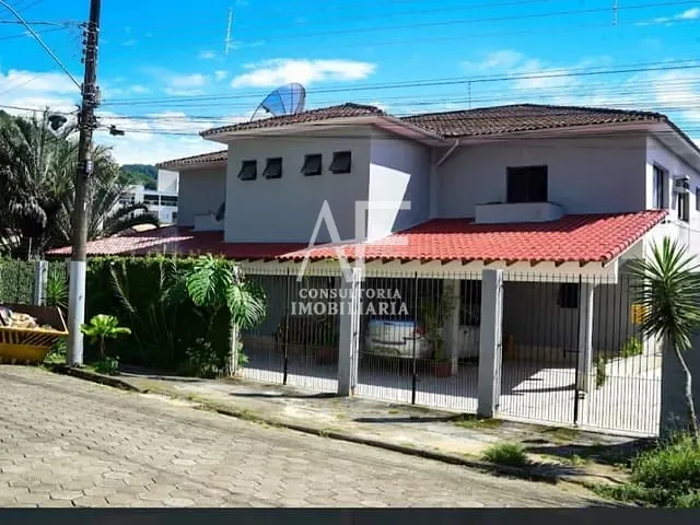 Sobrado com 113m² 3 quartos e 1 banheiro, à venda, no bairro Toninhas em Ubatuba
