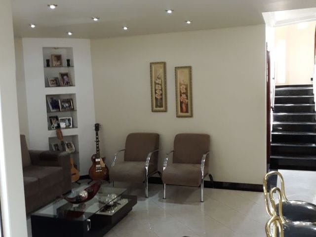 Sobrado com 334m² 4 quartos e 3 banheiros, à venda, no bairro Jardim São Francisco em Ibiporã