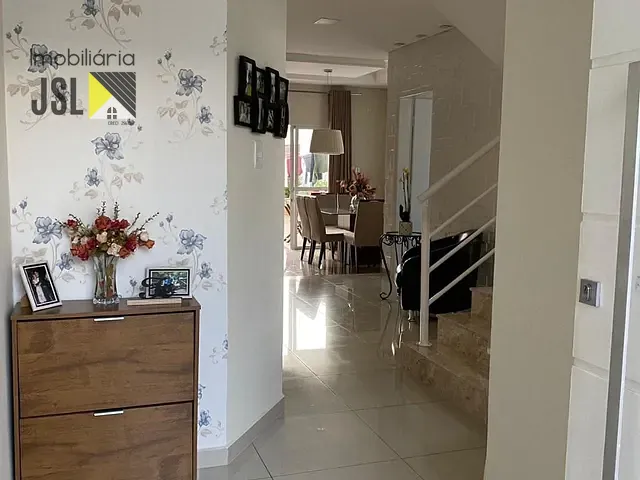 Sobrado com 350m² 5 quartos e 3 banheiros, à venda, no bairro Portal das Colinas em Guaratinguetá