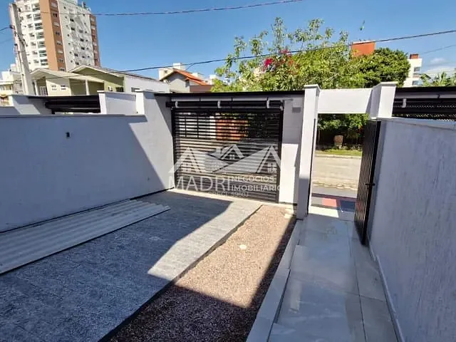 Sobrado 3 quartos e 3 banheiros, à venda, no bairro Passa Vinte em Palhoça
