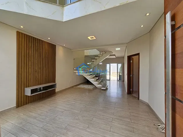 Sobrado com 300m² 3 quartos e 2 banheiros, para alugar, no bairro Jardim Residencial Alto De Itaici em Indaiatuba