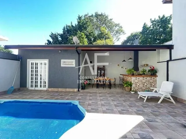 Sobrado com 250m² 3 quartos e 3 banheiros, à venda ou para alugar, no bairro Caminho Novo em Tremembé