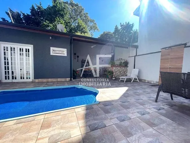 Sobrado com 250m² 3 quartos e 3 banheiros, à venda ou para alugar, no bairro Caminho Novo em Tremembé