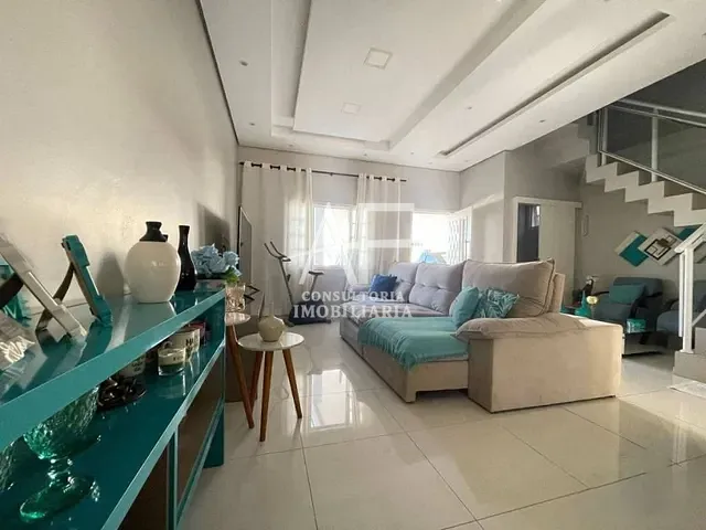 Sobrado com 250m² 3 quartos e 3 banheiros, à venda ou para alugar, no bairro Caminho Novo em Tremembé