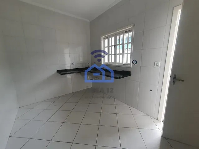 Sobrado 2 quartos e 2 banheiros, para alugar, no bairro Sumaré em Caraguatatuba