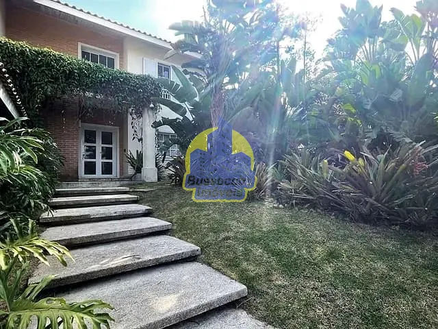 Sobrado com 1127m² 4 quartos e 6 banheiros, à venda, no bairro Bosque do Vianna em Cotia