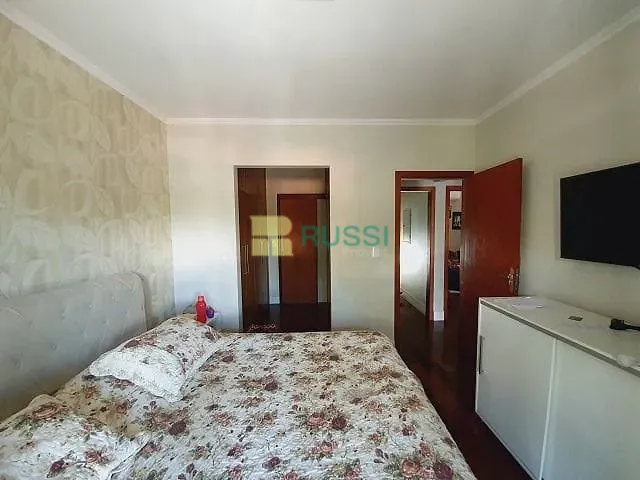 Sobrado com 327m² 4 quartos e 3 banheiros, à venda, no bairro Urbanova em São José dos Campos