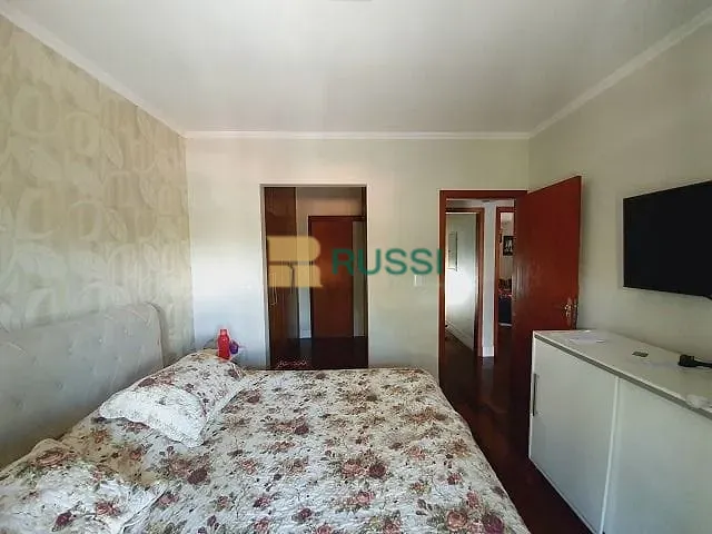 Sobrado com 327m² 4 quartos e 3 banheiros, à venda, no bairro Urbanova em São José dos Campos