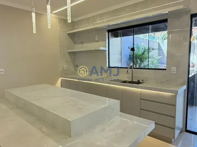 Sobrado com 284m² 4 quartos e 5 banheiros, à venda, no bairro Setor Jaó em Goiânia