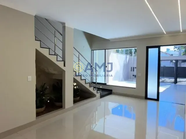Sobrado com 284m² 4 quartos e 5 banheiros, à venda, no bairro Setor Jaó em Goiânia