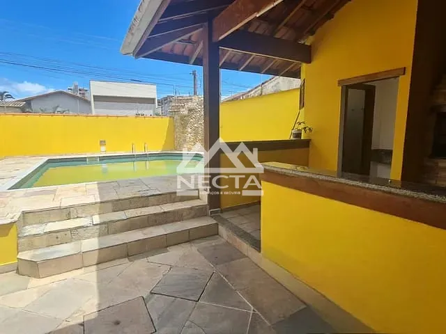 Sobrado com 250m² 4 quartos e 4 banheiros, à venda, no bairro Indaiá em Caraguatatuba