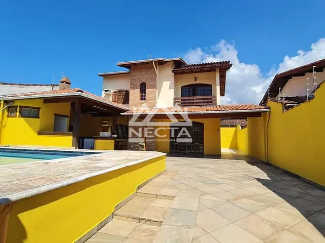 Sobrado com 250m² 4 quartos e 4 banheiros, à venda, no bairro Indaiá em Caraguatatuba