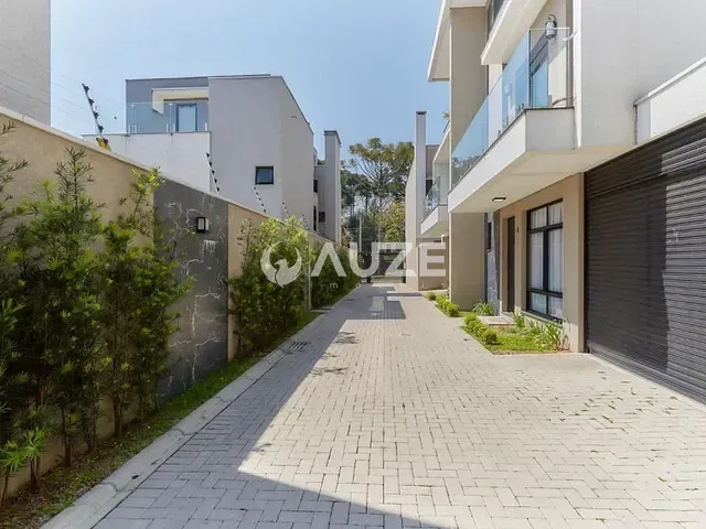 Sobrado com 200m² 3 quartos e 3 banheiros, à venda, no bairro Água Verde em Curitiba