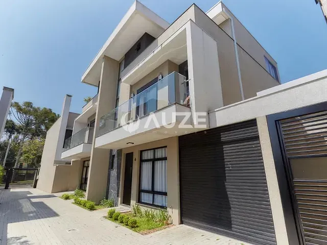 Sobrado com 200m² 3 quartos e 3 banheiros, à venda, no bairro Água Verde em Curitiba