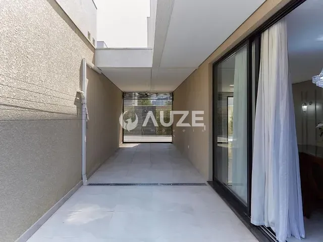 Sobrado com 200m² 3 quartos e 3 banheiros, à venda, no bairro Água Verde em Curitiba