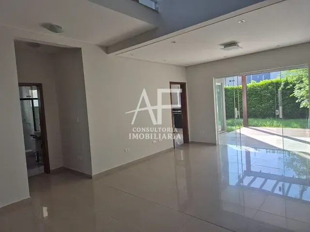 Sobrado com 250m² 4 quartos e 4 banheiros, à venda ou para alugar, no bairro Caminho Novo em Tremembé