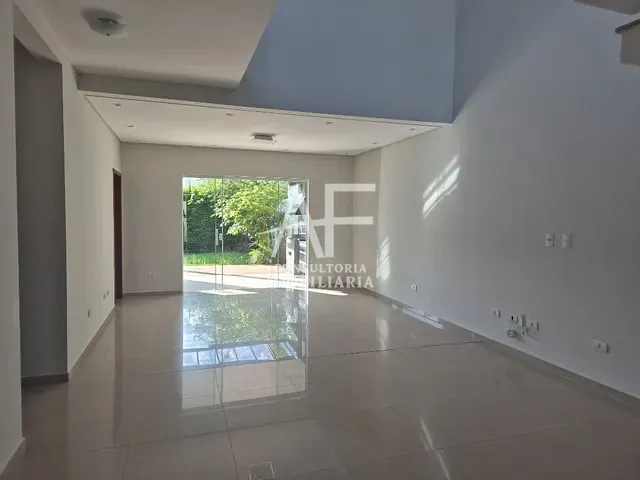 Sobrado com 250m² 4 quartos e 4 banheiros, à venda ou para alugar, no bairro Caminho Novo em Tremembé