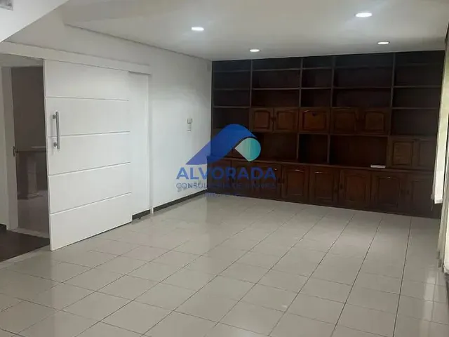 Prédio com 10m² 1 quarto e 3 banheiros, para alugar, no bairro Jardim Oswaldo Cruz em São José Dos Campos