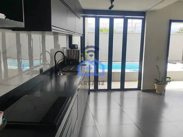 Sobrado 2 quartos e 3 banheiros, à venda, no bairro Praia das Palmeiras em Caraguatatuba