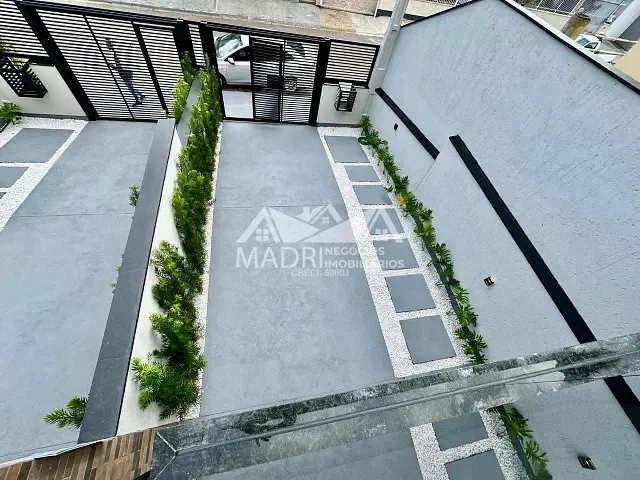 Sobrado 2 quartos e 3 banheiros, à venda, no bairro Madri em Palhoça