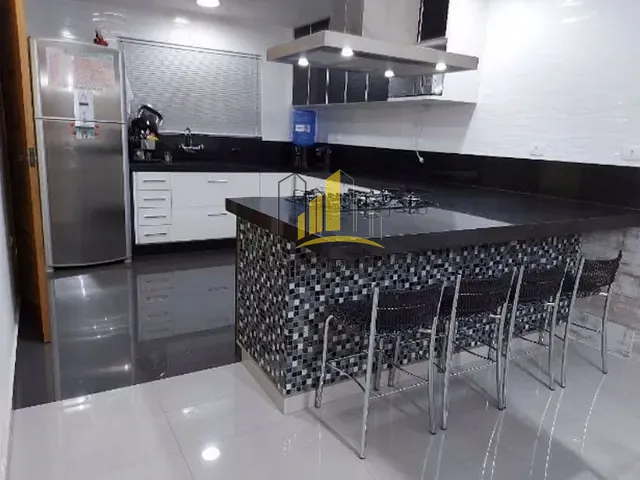 Sobrado com 270m² 4 quartos e 3 banheiros, à venda, no bairro Vila Laís em São Paulo