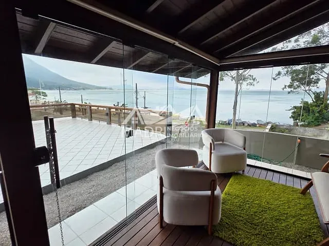Sobrado 3 quartos e 1 banheiro, à venda, no bairro Praia de Fora em Palhoça