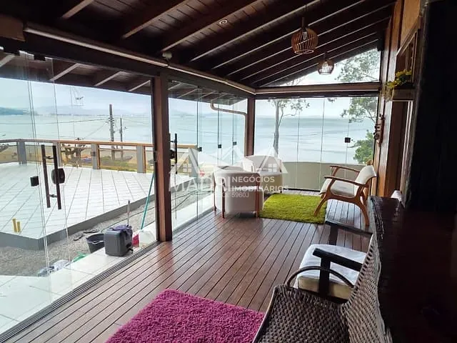 Sobrado 3 quartos e 1 banheiro, à venda, no bairro Praia de Fora em Palhoça