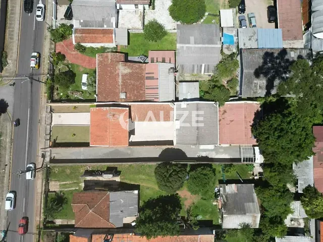 Sobrado com 310m² 3 quartos e 3 banheiros, à venda, no bairro Boqueirão em Curitiba