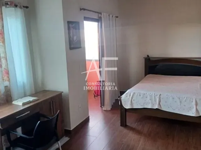 Sobrado com 188m², à venda, no bairro Vista Alegre em Taubaté