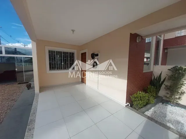 Sobrado com 160m² 2 quartos e 3 banheiros, para alugar, no bairro Nova Palhoça em Palhoça