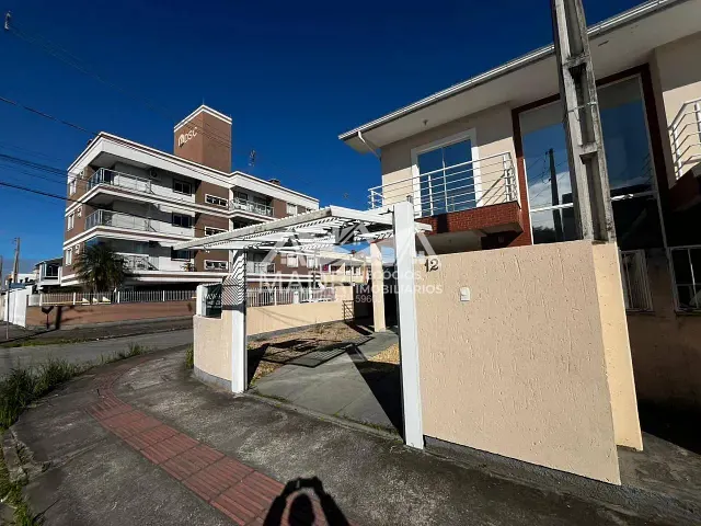 Sobrado com 160m² 2 quartos e 3 banheiros, para alugar, no bairro Nova Palhoça em Palhoça