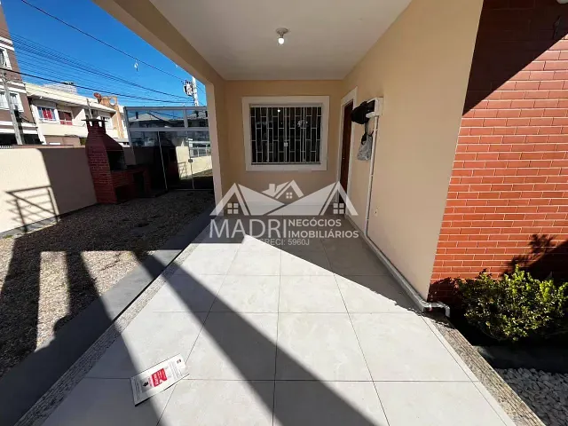 Sobrado com 160m² 2 quartos e 3 banheiros, para alugar, no bairro Nova Palhoça em Palhoça
