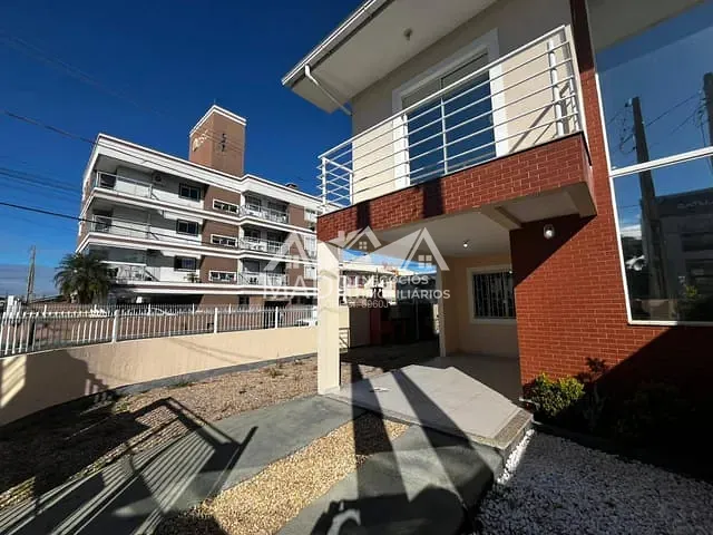 Sobrado com 160m² 2 quartos e 3 banheiros, para alugar, no bairro Nova Palhoça em Palhoça